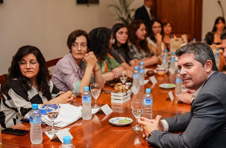 Orrego recibió a las representantes departamentales que aspiran a convertirse en Emprendedora del Sol. Orrego recibió a las representantes departamentales que aspiran a convertirse en Emprendedora del Sol.