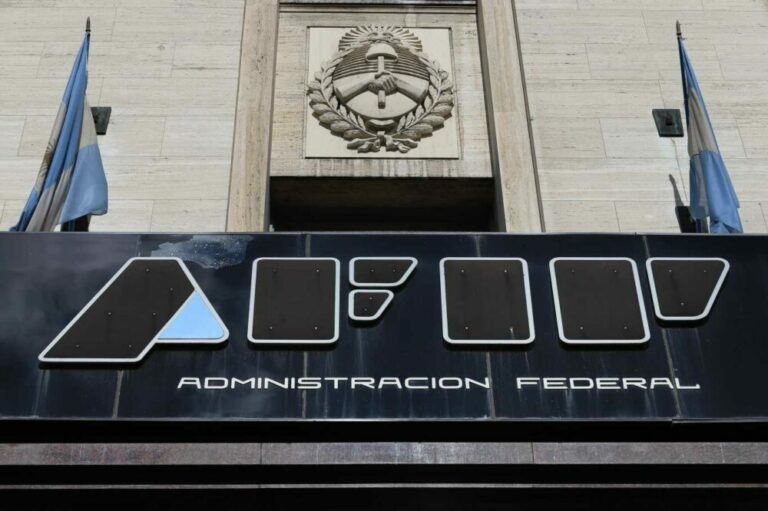 Trabajadores de AFIP convocaron a tres días de paro por la reestructuración del organismo Trabajadores de AFIP convocaron a tres días de paro por la reestructuración del organismo