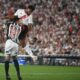 River empieza a presionar contra el arco de Mineiro