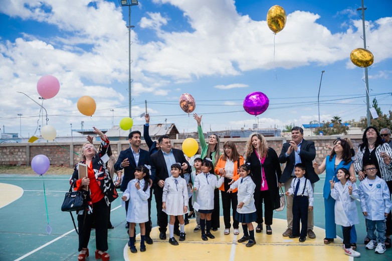 Con una suelta de globos comenzó la Semana de Educación Primaria Con una suelta de globos comenzó la Semana de Educación Primaria