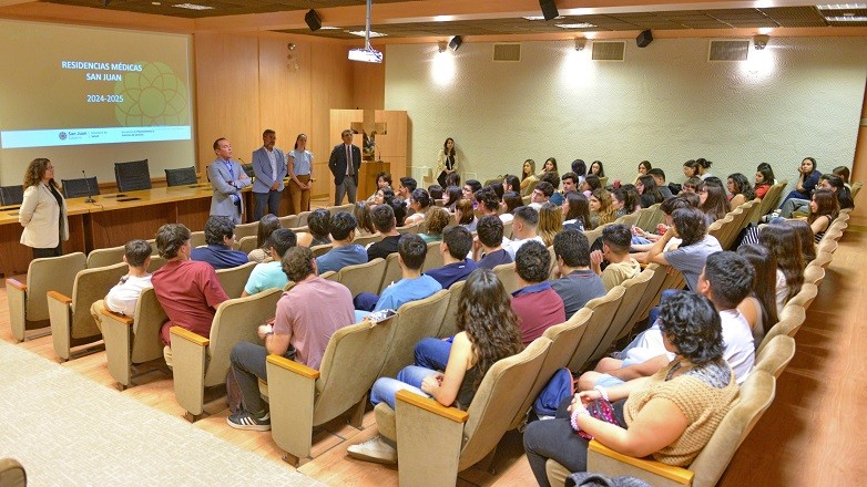 Autoridades de Salud se reunieron con los alumnos de 6 año de la medicina Autoridades de Salud se reunieron con los alumnos de 6 año de la medicina