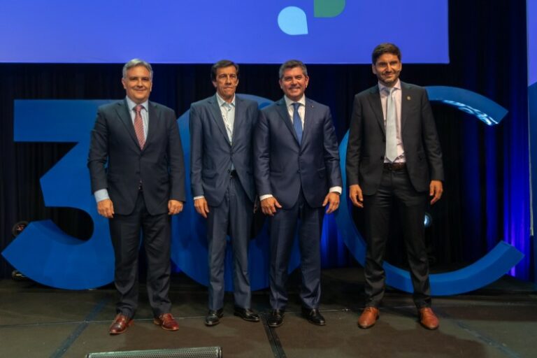 Orrego ante la UIA: «San Juan ocupa un lugar estratégico no solo para Argentina sino también para el mundo» Orrego ante la UIA: «San Juan ocupa un lugar estratégico no solo para Argentina sino también para el mundo»