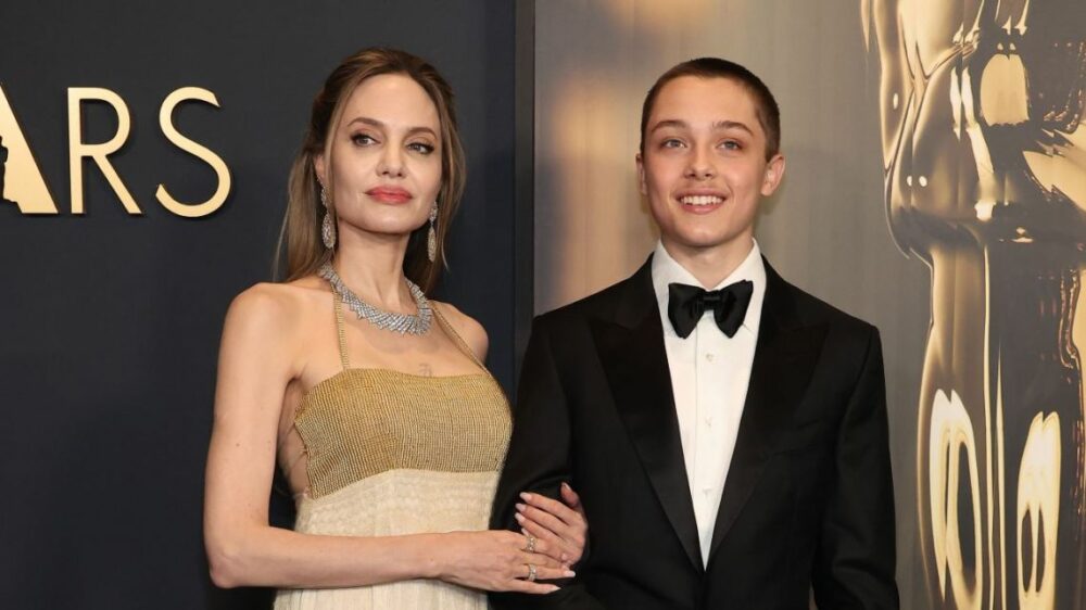El video de Angelina Jolie y su hijo Knox en la fiesta de los Governors Awards que se hizo viral El video de Angelina Jolie y su hijo Knox en la fiesta de los Governors Awards que se hizo viral