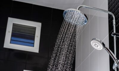 Qué significa bañarse siempre por las noches, según una experta en comportamiento