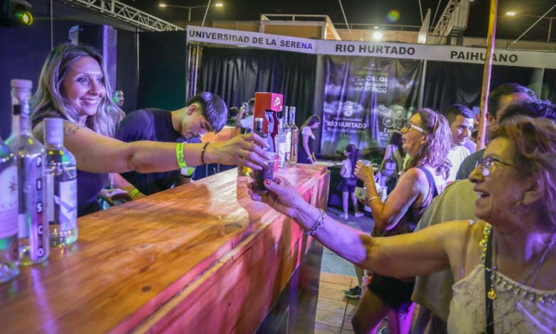 «Salud por Coquimbo», el particular brindis en el stand chileno «Salud por Coquimbo», el particular brindis en el stand chileno