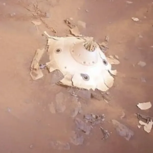 Un helicóptero de reconocimiento de la NASA descubrió restos de una nave espacial en Marte Un helicóptero de reconocimiento de la NASA descubrió restos de una nave espacial en Marte