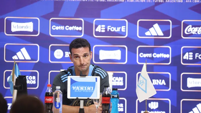 Scaloni, entre el fastidio por la derrota y el apoyo a los jugadores: «No estoy acá para criticarlos» Scaloni, entre el fastidio por la derrota y el apoyo a los jugadores: «No estoy acá para criticarlos»