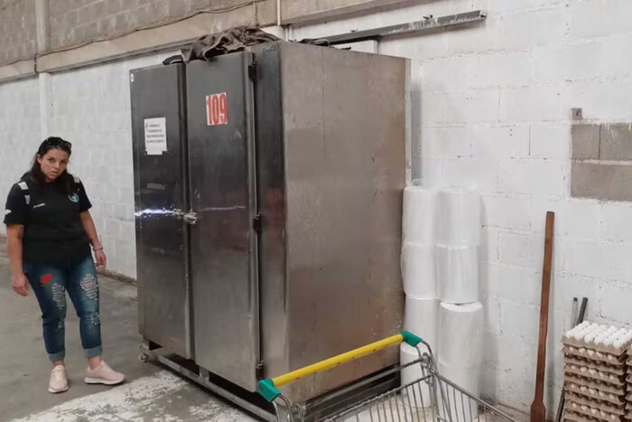 Con la puerta bloqueada por una heladera: encontraron a 27 trabajadores encerrados en Córdoba Con la puerta bloqueada por una heladera: encontraron a 27 trabajadores encerrados en Córdoba