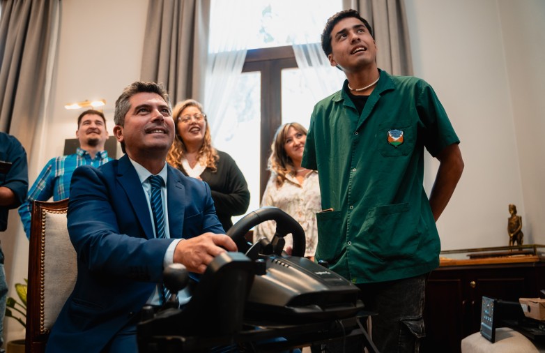 Estudiantes de Zonda crearon robots para el campo y un simulador de manejo Estudiantes de Zonda crearon robots para el campo y un simulador de manejo