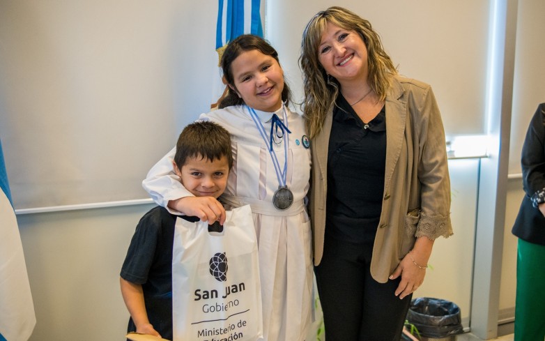 Una alumna sanjuanina obtuvo una medalla en la Feria Nacional de Ciencias Una alumna sanjuanina obtuvo una medalla en la Feria Nacional de Ciencias
