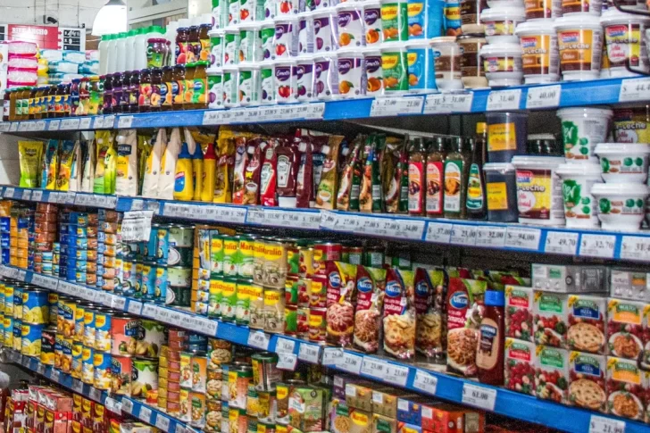Las ventas en supermercados y autoservicios mayoristas siguen en caída libre Las ventas en supermercados y autoservicios mayoristas siguen en caída libre
