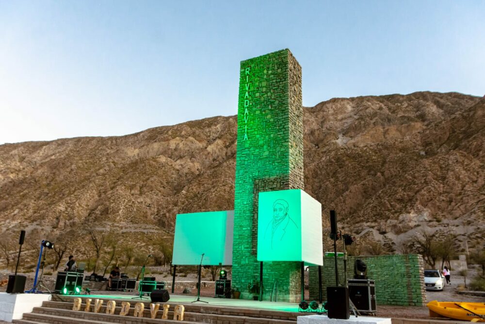 El Monumento a Rivadavia renueva su esplendor para los vecinos y el turismo El Monumento a Rivadavia renueva su esplendor para los vecinos y el turismo