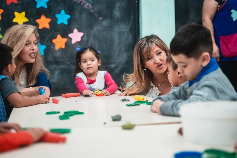 Fortalecer la calidad educativa con alfabetización, transformación de la secundaria y apoyo a docentes y estudiantes Fortalecer la calidad educativa con alfabetización, transformación de la secundaria y apoyo a docentes y estudiantes