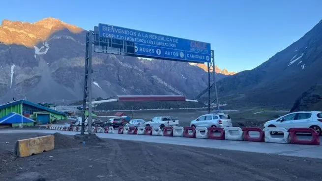 Paso a Chile: continúan las demoras para cruzar la frontera con largas filas de autos Paso a Chile: continúan las demoras para cruzar la frontera con largas filas de autos