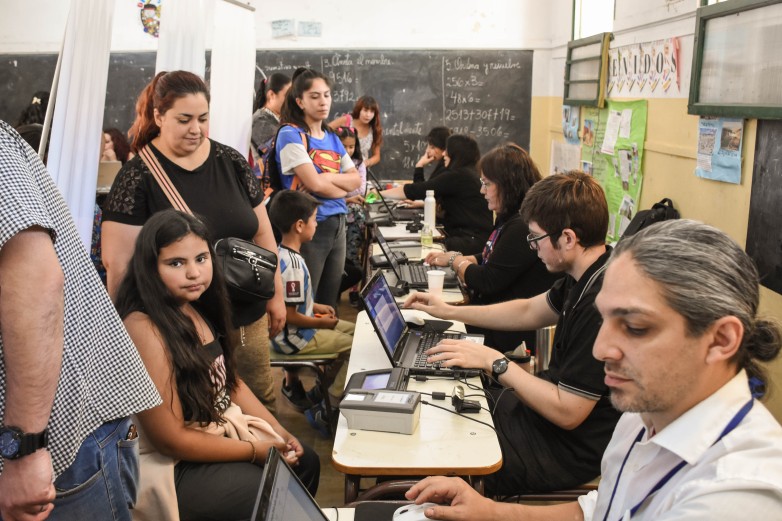 Gobierno cerró el año entregando 180 DNI y casi 200 tarjetas SUBE Gobierno cerró el año entregando 180 DNI y casi 200 tarjetas SUBE