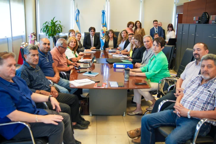 Paritaria docente: no hubo acuerdo con los gremios y el Gobierno anunció que liquidará los sueldos con el primer ofrecimiento Paritaria docente: no hubo acuerdo con los gremios y el Gobierno anunció que liquidará los sueldos con el primer ofrecimiento