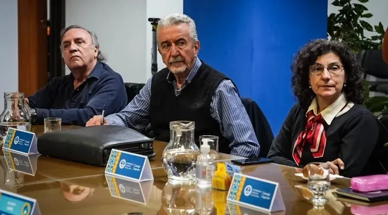 Confirmaron la renuncia de Bloch como decano de Exactas Confirmaron la renuncia de Bloch como decano de Exactas