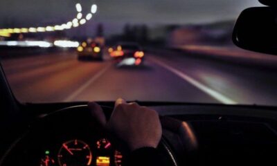 La Inteligencia Artificial reveló cuáles son las canciones que no pueden faltar en la ruta para irse de viaje