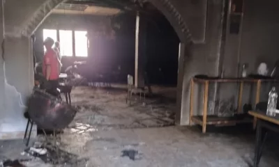 Comisaría incendiada: dos oficiales heridos y grandes pérdidas