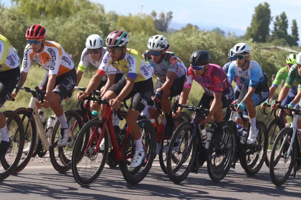 Seis heridos tras una rodada en la cuarta etapa de la Vuelta a San Juan Seis heridos tras una rodada en la cuarta etapa de la Vuelta a San Juan