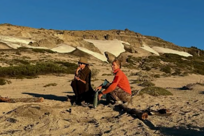 Juliana Awada y amigos hicieron un fogón y acamparon en un sector prohibido del Parque Nacional Nahuel Huapi Juliana Awada y amigos hicieron un fogón y acamparon en un sector prohibido del Parque Nacional Nahuel Huapi