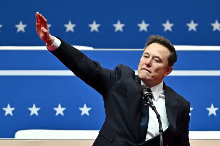 Polémica por un gesto de Elon Musk en la asunción de Trump: lo acusan de hacer un saludo nazi Polémica por un gesto de Elon Musk en la asunción de Trump: lo acusan de hacer un saludo nazi