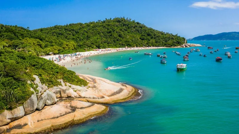 Alerta de brote de gastroenterocolitis en playas del sur de Brasil: crece la preocupación por los casos Alerta de brote de gastroenterocolitis en playas del sur de Brasil: crece la preocupación por los casos