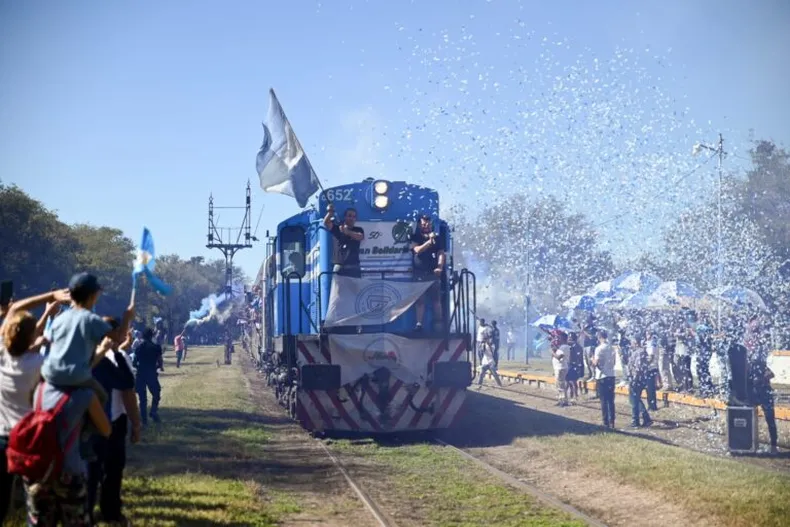 Tras 55 años, el tren de pasajeros vuelve a Caucete y con un doble propósito Tras 55 años, el tren de pasajeros vuelve a Caucete y con un doble propósito