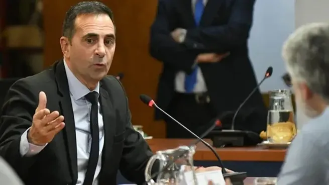 Gobierno negocia con sindicatos y empresarios la reforma laboral Gobierno negocia con sindicatos y empresarios la reforma laboral