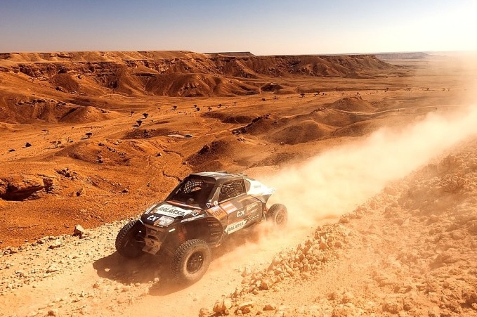 Lisandro Sisterna sigue brillando en el Dakar: junto al piloto español escalaron al podio de su categoría Lisandro Sisterna sigue brillando en el Dakar: junto al piloto español escalaron al podio de su categoría