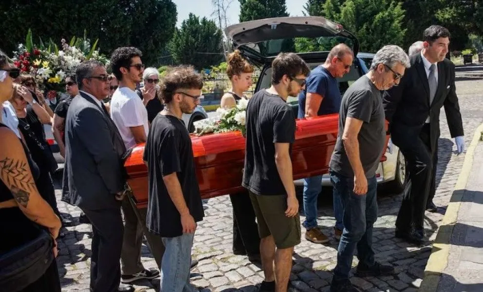 El último adiós a Alejandra Darín: la conmovedora despedida en el cementerio de Chacarita El último adiós a Alejandra Darín: la conmovedora despedida en el cementerio de Chacarita