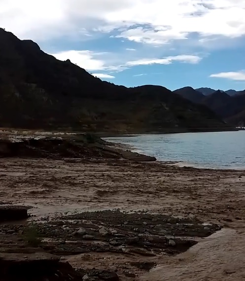 La creciente provocó que la Ruta 60 esté cortada a la altura de Punta Negra La creciente provocó que la Ruta 60 esté cortada a la altura de Punta Negra