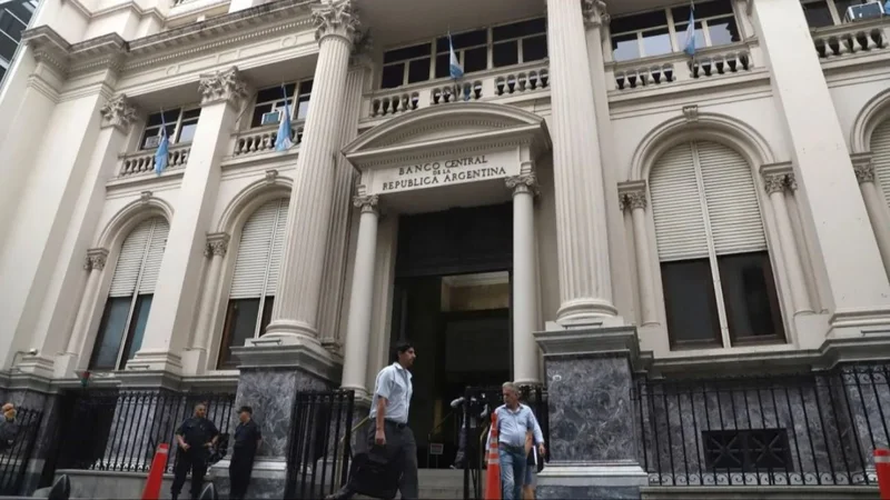 El Gobierno gastó US0 millones para frenar la disparada del dólar El Gobierno gastó US0 millones para frenar la disparada del dólar