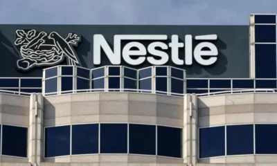 Nestlé se suma a la crisis de las alimenticias e implementa vacaciones forzadas y despidos