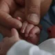 Baja natalidad en San Juan: los jóvenes postergan o renuncian a ser padres y hasta prefieren mascotas ¿por qué?