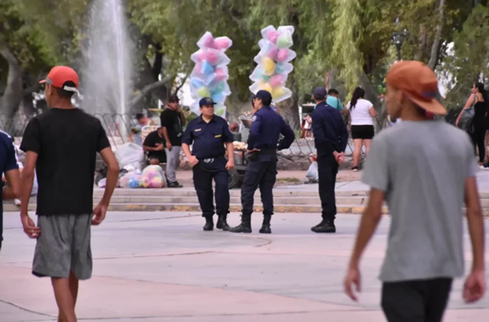 Un joven fue asaltado en el Parque de Mayo y la policía detuvo a uno de los agresores Un joven fue asaltado en el Parque de Mayo y la policía detuvo a uno de los agresores