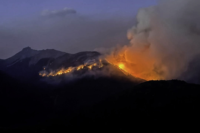 Los gobernadores de Chubut y Río Negro denuncian que los incendios fueron intencionales Los gobernadores de Chubut y Río Negro denuncian que los incendios fueron intencionales