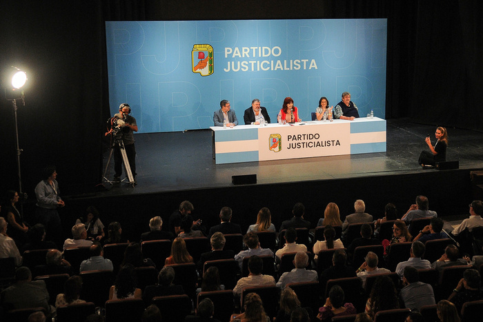 Cristina Kirchner pone primera en el PJ Cristina Kirchner pone primera en el PJ