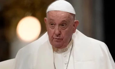El Vaticano informó que el papa Francisco padece una “infección polimicrobiana” con “un cuadro clínico complejo”