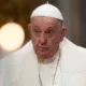 El Vaticano informó que el papa Francisco padece una “infección polimicrobiana” con “un cuadro clínico complejo”