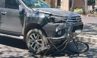 Un ciclista fue hospitalizado tras ser atropellado por una camioneta
