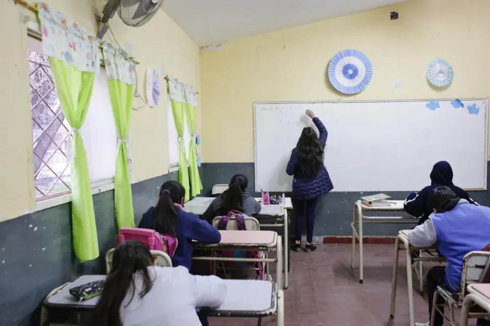 Educación investigará a escuelas que cobran de manera obligatoria la cooperadora Educación investigará a escuelas que cobran de manera obligatoria la cooperadora