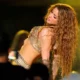 Shakira hipnotizó con su danza árabe en los Grammy 2025: el video