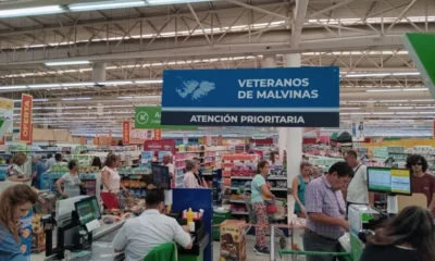 Un supermercado de San Juan brinda atención prioritaria en sus cajas para Veteranos de Malvinas