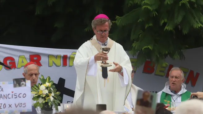 El arzobispo de Buenos Aires encabezó una misa para rezar por el papa Francisco en Constitución El arzobispo de Buenos Aires encabezó una misa para rezar por el papa Francisco en Constitución
