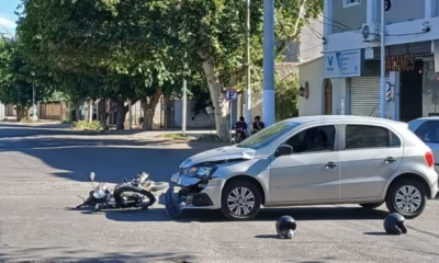 Motociclista fue embestido por un auto en Rivadavia