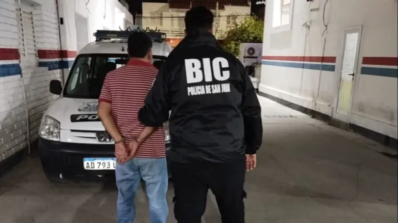 Roba en una casa de comidas y las cámaras delatan al ladrón Roba en una casa de comidas y las cámaras delatan al ladrón
