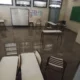 Fueron a clases y se encontraron con la escuela en reparación