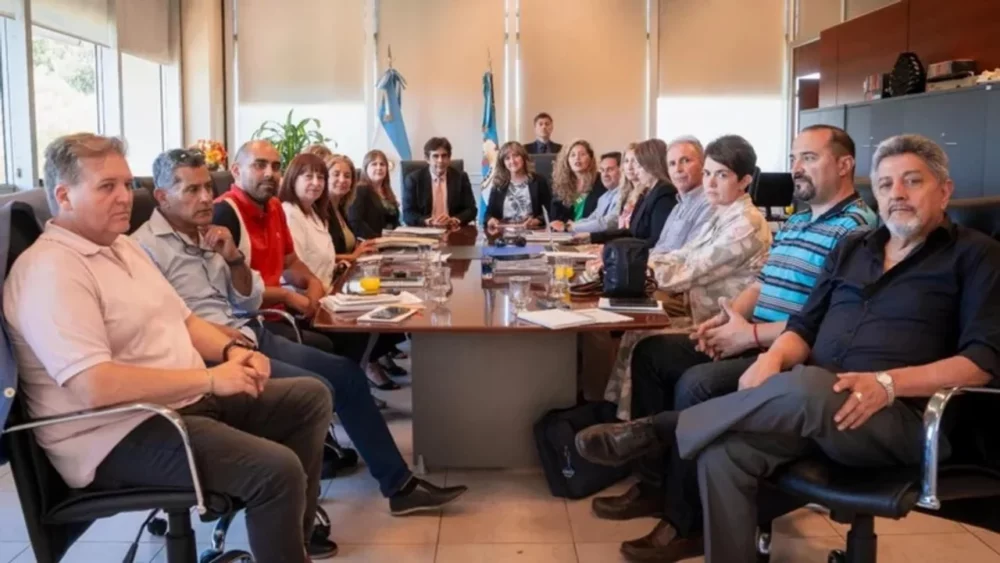 El gobierno convocó a reanudar las paritarias con los gremios docentes