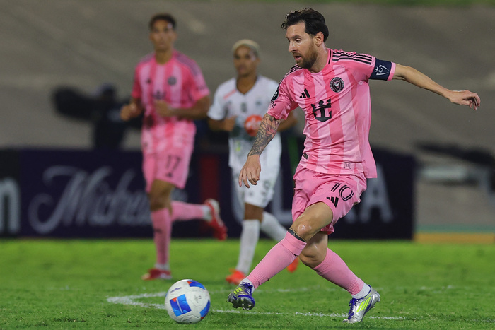 Messi se pierde la doble fecha de Eliminatorias por una molestia Messi se pierde la doble fecha de Eliminatorias por una molestia